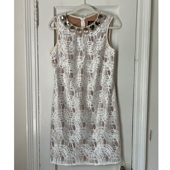 Adrianna Papell Dresses & Skirts - Adrianna Papell Woman's Dress Sleeveless  Size 8 Ivy